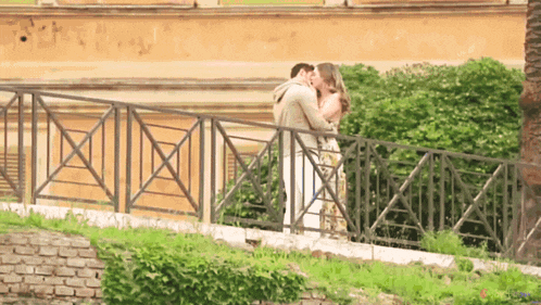 Kissing Rome GIF - Kissing Rome Bold And The Beautiful GIFs