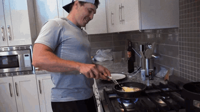 Brendan Gallagher Cooking GIF - Brendan Gallagher Cooking Scrambled Eggs GIFs