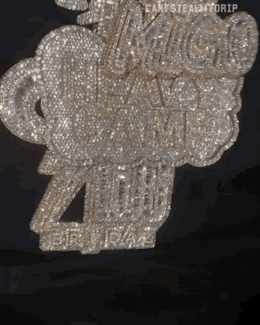 a close up of a necklace with a pendant that says ' i can steal my drip ' on it