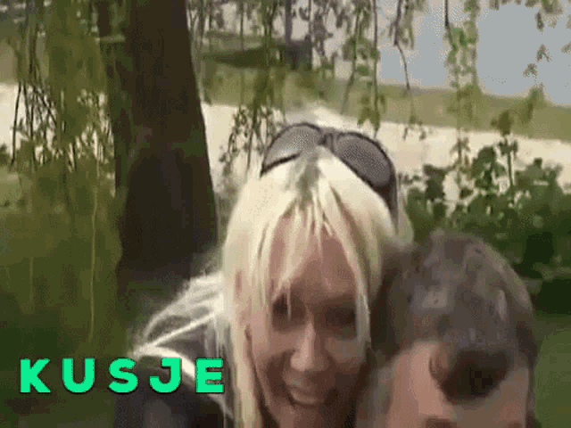 a woman and a man are standing next to each other and the word kusje is on the bottom