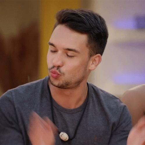 Clapping Ricardo Salusse GIF - Clapping Ricardo Salusse All Star Shore GIFs