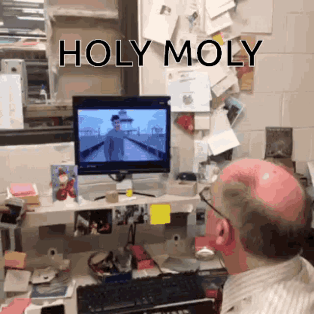 Holy Moly Computer GIF - Holy Moly Computer Old Man GIFs