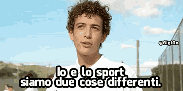 a man with curly hair says lo e to sport siamo due cose differenti