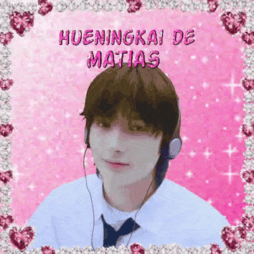 a picture of a man wearing headphones and a tie with the words hueningkai de matias written in pink letters