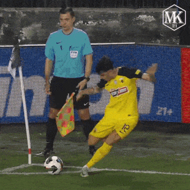 a soccer player in a yellow jersey with the number 21 on it