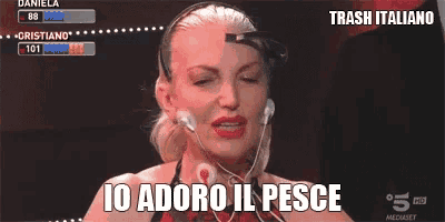 a woman wearing headphones says io adoro il pesce on a tv screen