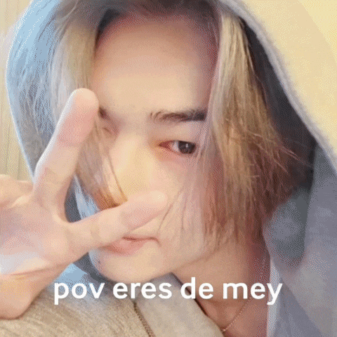 a close up of a person 's face with the words pov eres de mey written on the bottom