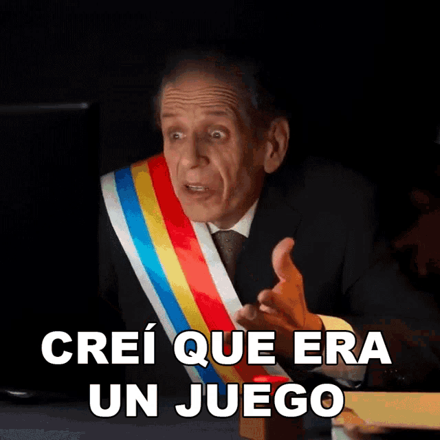 a man in a suit and tie says " crei que era un juego " in spanish
