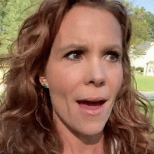 Surprised Robyn Lively GIF - Surprised Robyn Lively Cameo GIFs