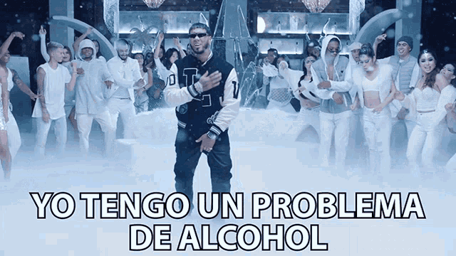 a man in a varsity jacket stands in front of a group of people and the words yo tengo un problema de alcohol