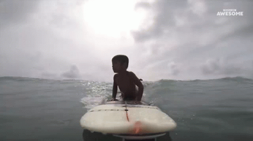 Surfing Balancing GIF - Surfing Balancing Focus GIFs