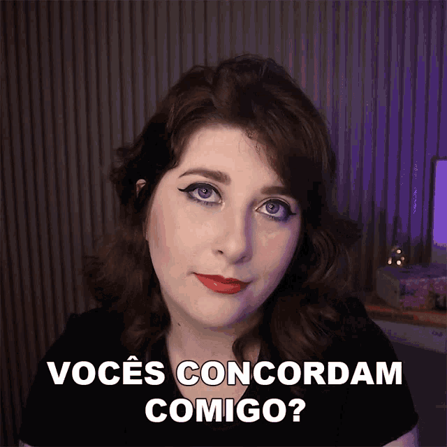 a woman says " vocês concordam comigo " in front of a purple wall
