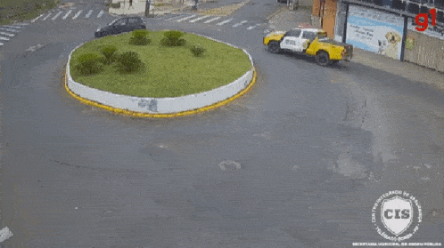 a roundabout with a cis logo on the bottom