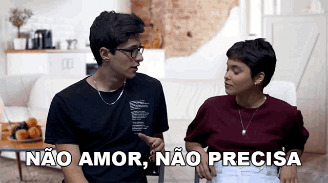 a man and a woman are standing next to each other and the woman says não amor não precisa