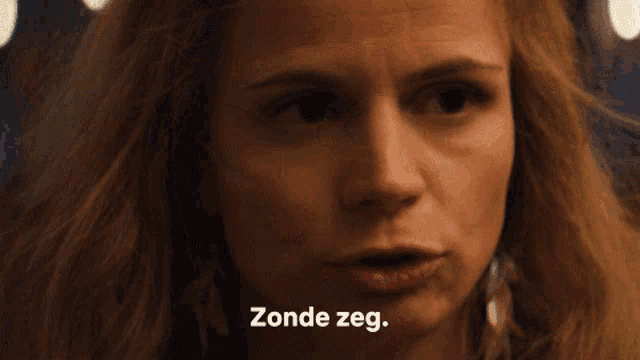 a close up of a woman 's face with the words zonde zeg written below her