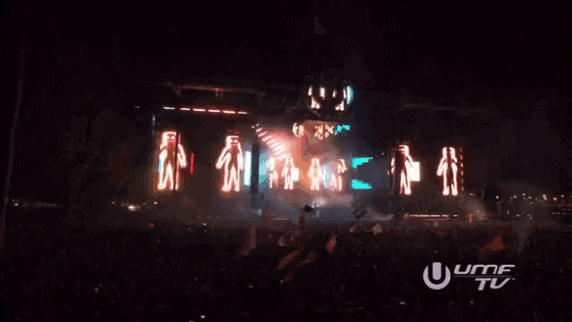 a large crowd of people at a concert sponsored by umf