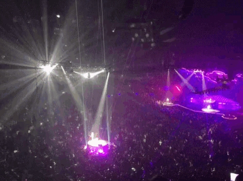 Concert Kiss GIF - Concert Kiss Lights GIFs
