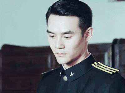 王凯 军人 不高兴 不爽 随便 GIF - Wang Kai Soldier Unhappy GIFs