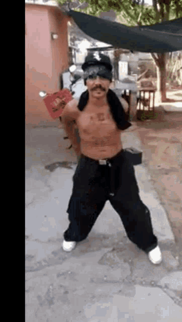 Amii Cholo GIF