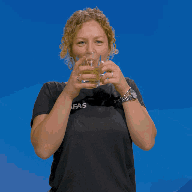 a woman wearing a black shirt with the word ara on it