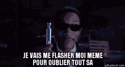 a gif of a flasher with the words `` je vais me flasher moi meme pour oublier tout sa '' written on it .