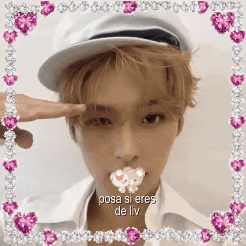 a picture of a man wearing a hat with the words posa si eres de liv above him