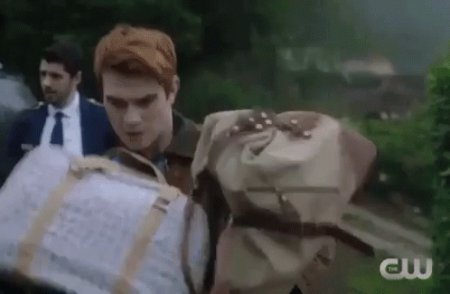 Strugs GIF - Carrying Bags Struggling Heavy GIFs