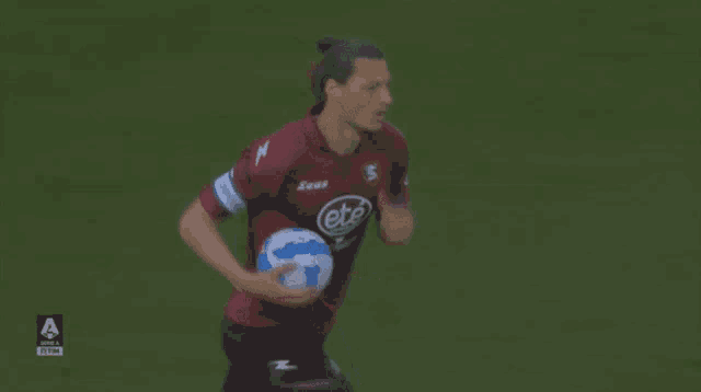 a soccer player with the number 9 on the back of his shirt