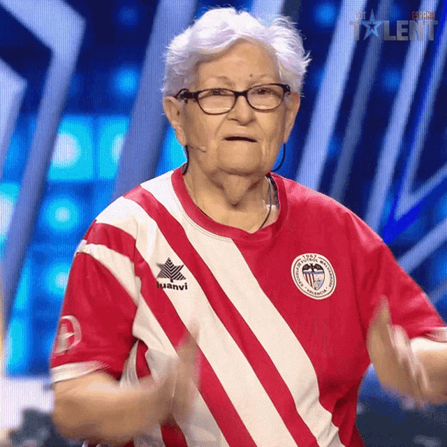 an elderly woman wearing a red and white shirt that says luanvi on the front