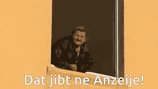 an elderly woman looks out of a window with the words dat jibt ne anzeije written below her