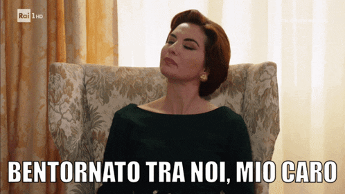 a woman sitting in a chair with the words bentornato tra noi mio caro written below her