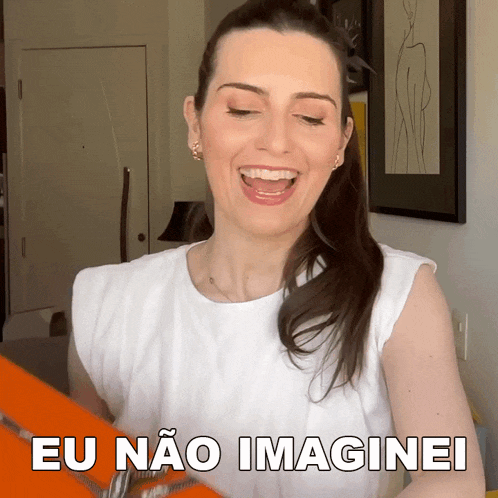 a woman in a white shirt is laughing and the words eu nao imaginei are behind her