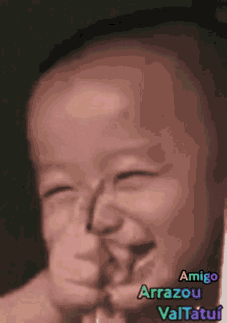 a baby making a funny face with the words amigo arrazou valtatui written below it