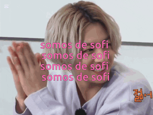 a man with blonde hair says somos de sofi