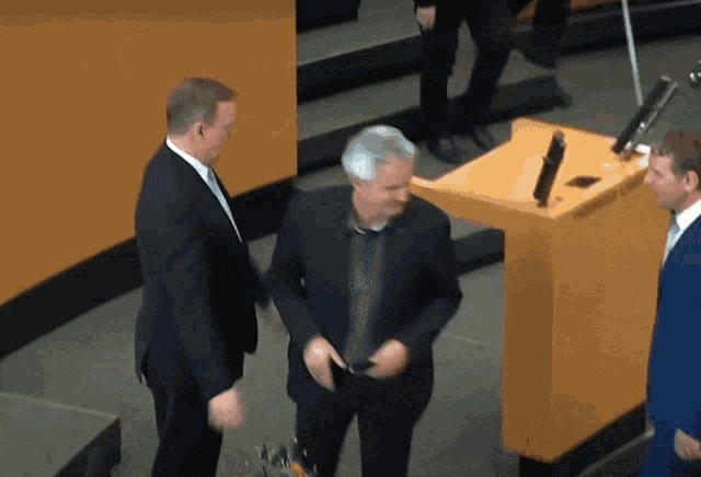 Handshake No Handshake GIF - Handshake No Handshake Fight Facism GIFs