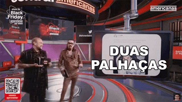 two men standing in front of a screen that says duas palhacas