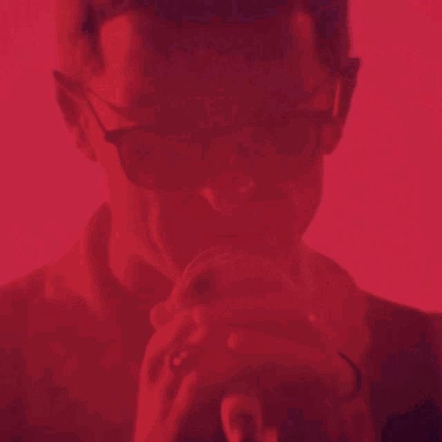 a blue background with a circle in the middle and a red letter t