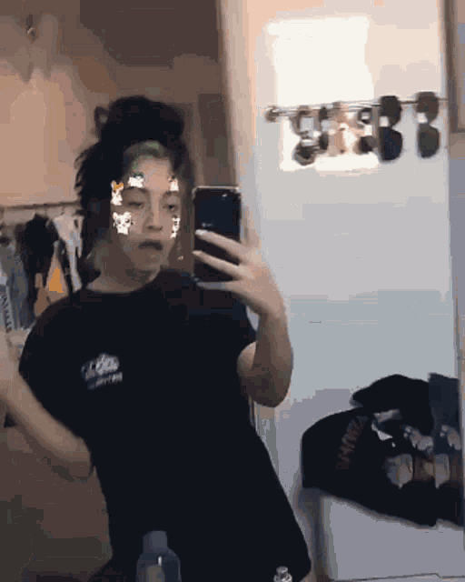 Lipe Zinho Hamtaro GIF - Lipe Zinho Hamtaro Mirror Selfie GIFs