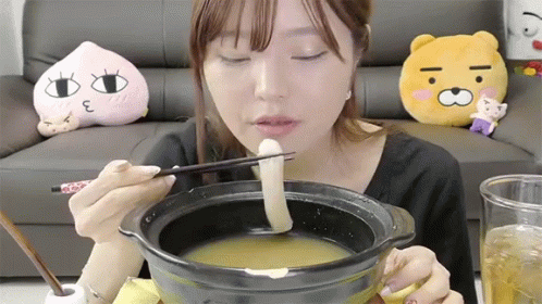 Eat Noodles GIF - Eat Noodles Mochi GIFs