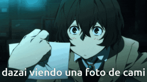 a person holding a piece of paper with the words dazai viendo una foto de cami on the bottom