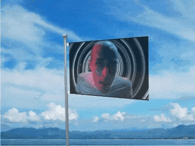 a flag with a picture of a man 's face on it