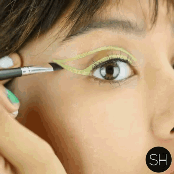 Eye Liner Neon Green GIF - Eye Liner Neon Green Serious GIFs