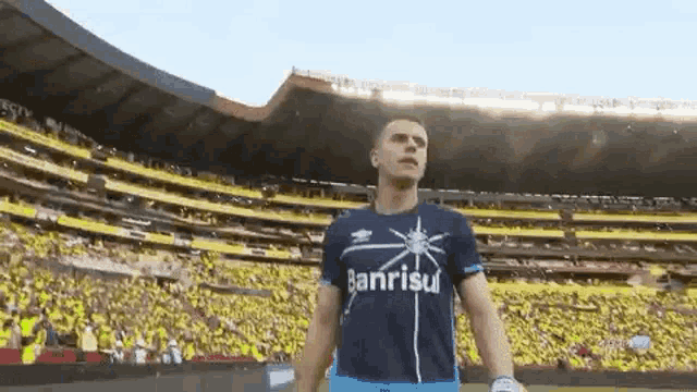 a man in a blue shirt with the word banrisu on it