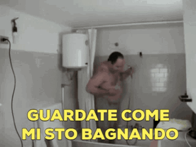 Giuseppesimone Bagnato GIF - Giuseppesimone Bagnato Bagno GIFs
