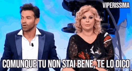 a man and a woman are sitting next to each other and the woman says communique tu non stai bene te lo dico
