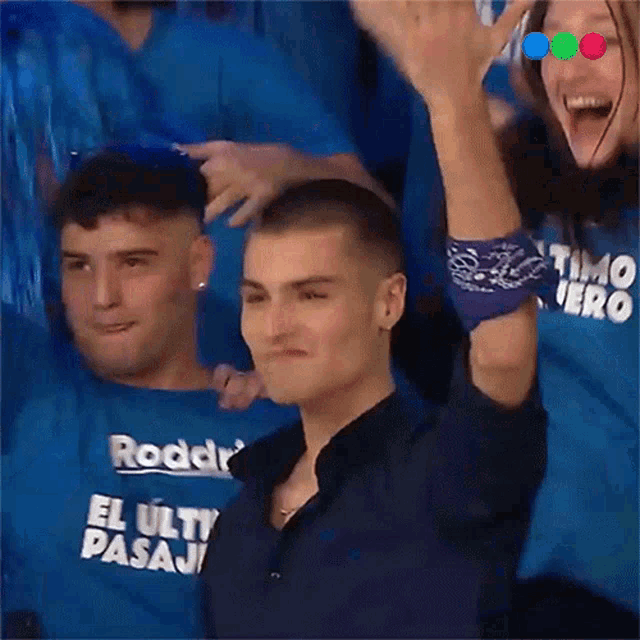 a man wearing a blue shirt that says roddy