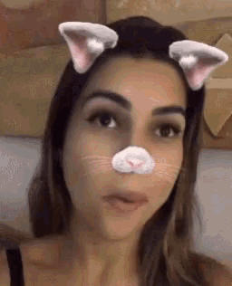 Vivian Amorim GIF