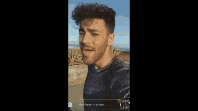 a man with a beard is taking a selfie with a message that says " escribe un mensaje " on the bottom
