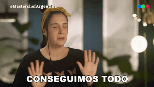 a woman wearing headphones says " conseguimos todo " in spanish