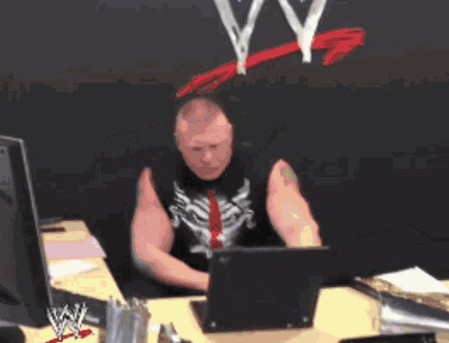 Brock Lesnar Destroys GIF - Brock Lesnar Destroys Laptop GIFs